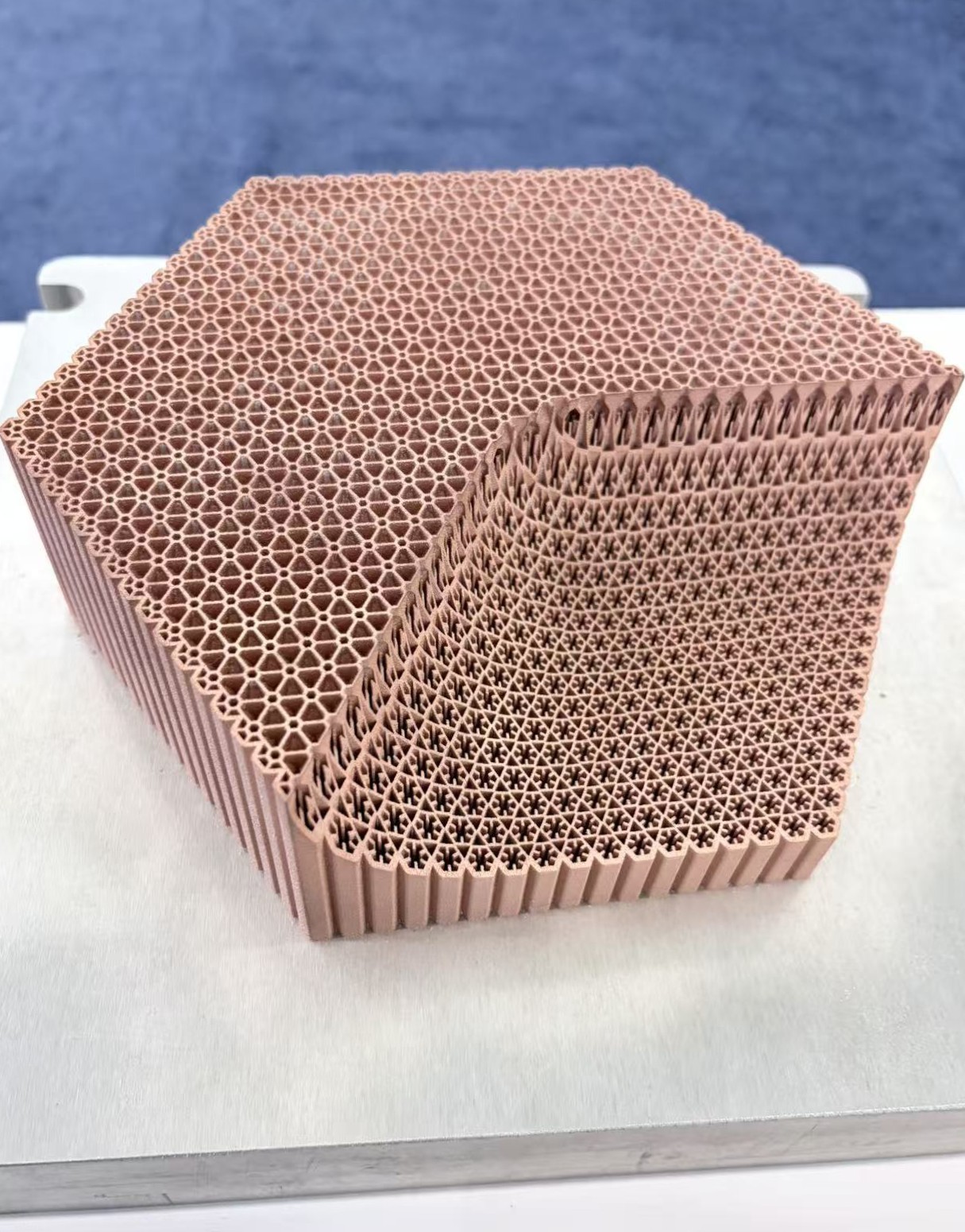 Copper additive hexagonal block with star-cell lattice thermal core