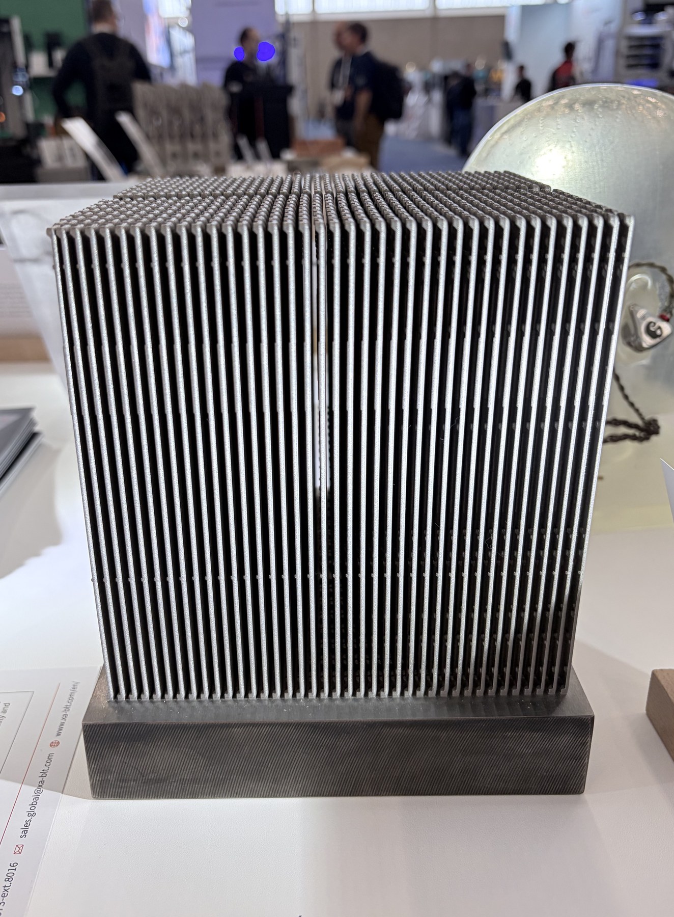 Dense vertical metal additive plate-fin array on a solid base